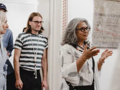 Sawneet Talwar, ameriška umetnica, likovna terapevtka in aktivistka / Foto: Maša Pirc / Bien 2025