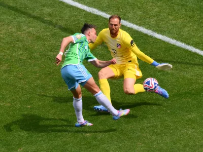 Soccer Football - FIFA Club World Cup - Group B - Seattle Sounders v Atletico Madrid - Lumen Field, Seattle, Washington, U.S. - June 19, 2025 Atletico Madrid's Jan Oblak saves a shot from Seattle Sounders' Daniel Musovski IMAGN IMAGES via Reuters/Steven Bisig