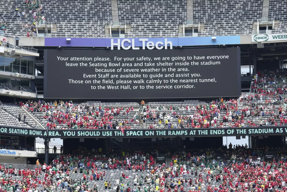 Scoreboard announces the game is suspended because of the heat during the Club World Cup group A soccer match between Palmeiras and Al Ahly in East Rutherford, N.J., Thursday, June 19, 2025. (AP Photo/Seth Wenig)