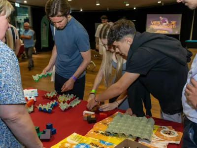 Mladostnikom, so na enem mestu ponuditi čim več informacij o raznolikih možnostih za nadaljnji poklicni in osebni razvoj.  Foto: Žan Gradišnik