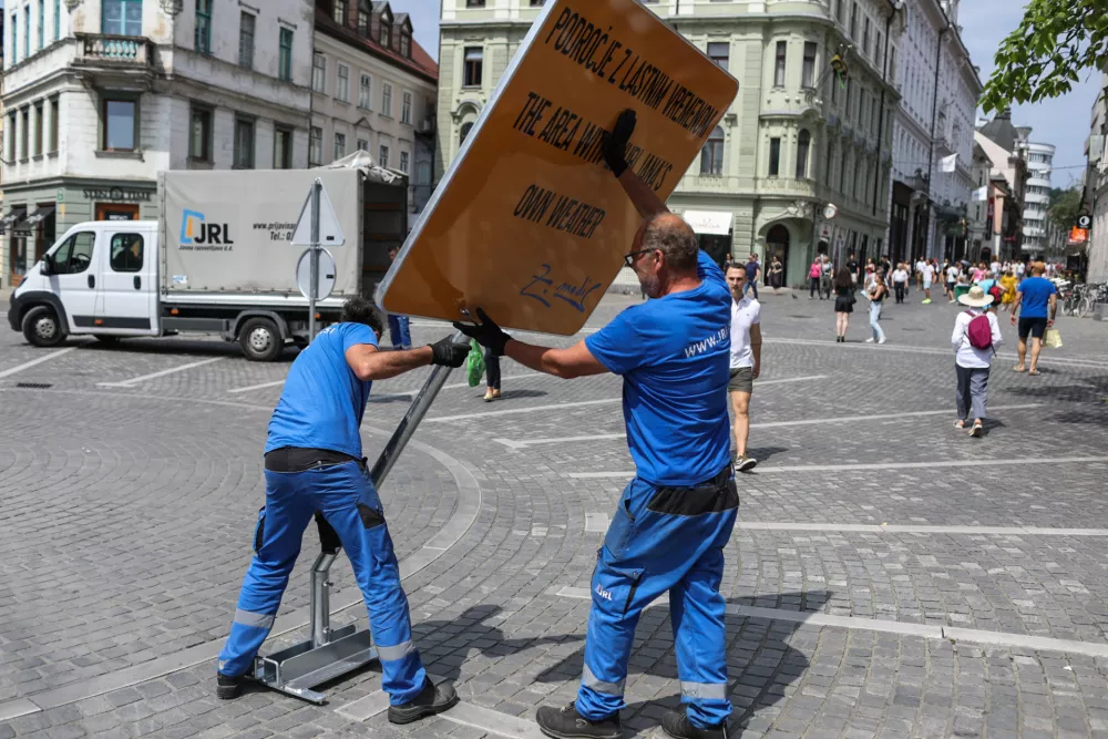 20.06.2025. Inštalacija Zmago Modica Lastno vreme v Ljubljani. Foto: Bojan Velikonja 