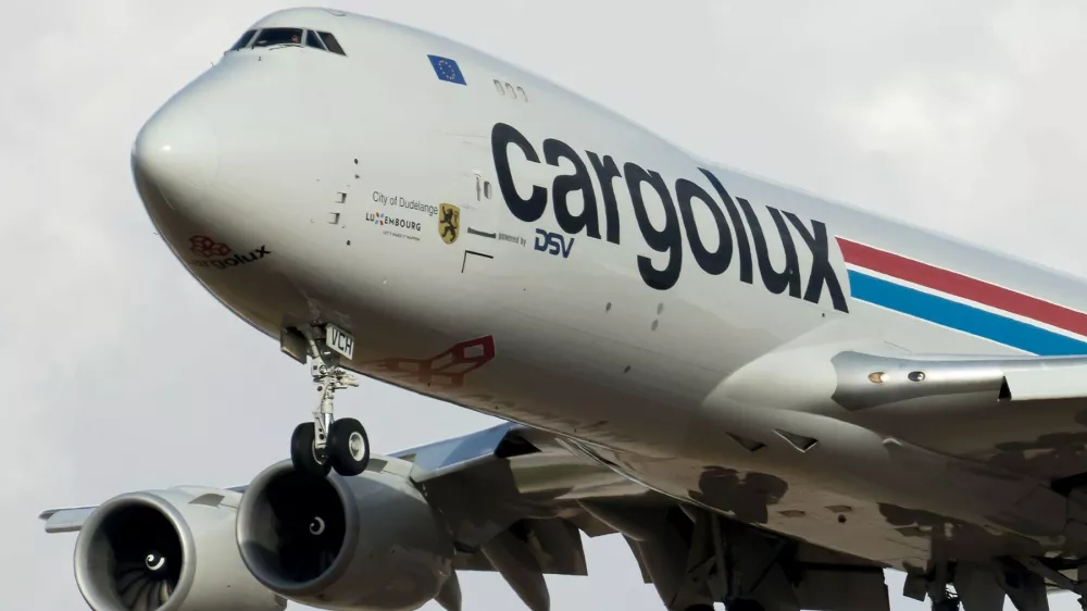 Image: 798602914, License: Royalty-free, Restrictions:, Model Release: noPodjetje Cargolux iz Luksemburga, lastnik letal, trdi, da niso vstopila v iranski zračni prostor.Foto: Profimedia