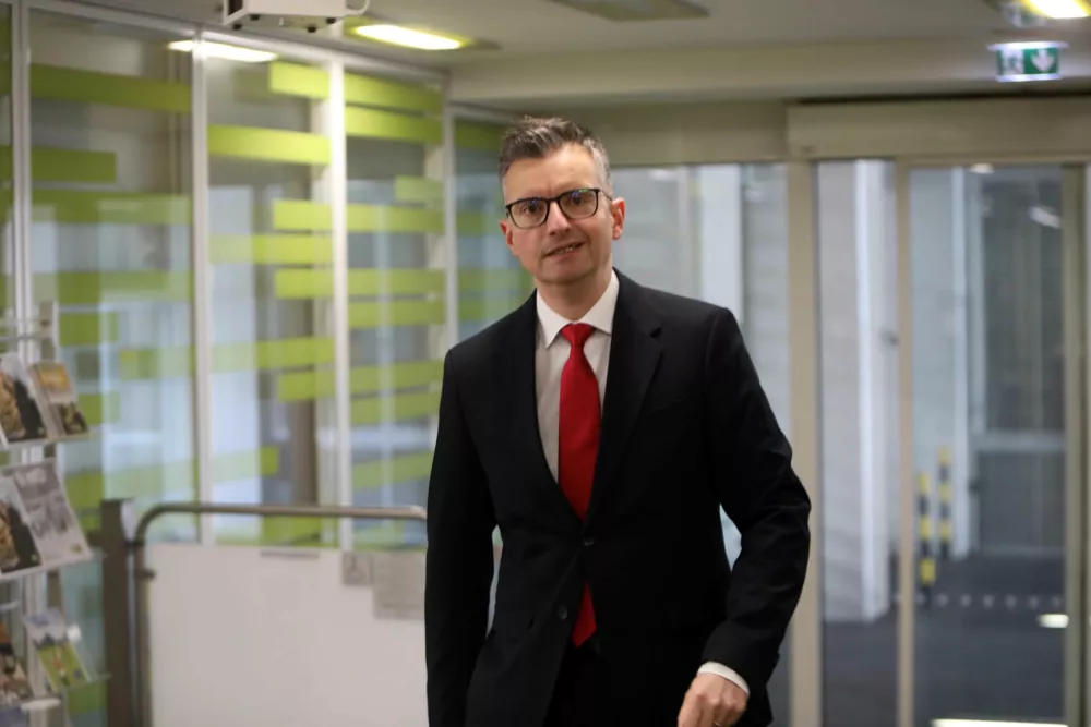 minister za obrambo Marjan Šarec- 26.02.2024 – Vlada RS - redna tedenska seja vlade razpravljala o ukrepih za zagotavljanje delovanja zdravstvenega sistema v času stavke //FOTO: Tomaž Skale