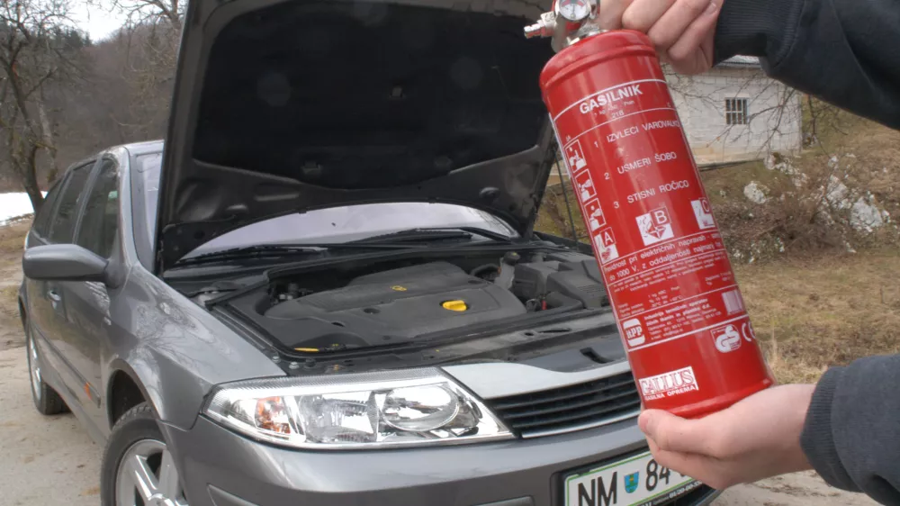 gasilni aparat za avtomobile, gasilnik