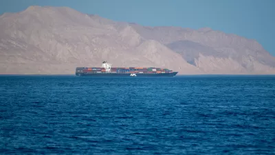 Hormuška ožina je pomembna za svetovne trgovske poti. 