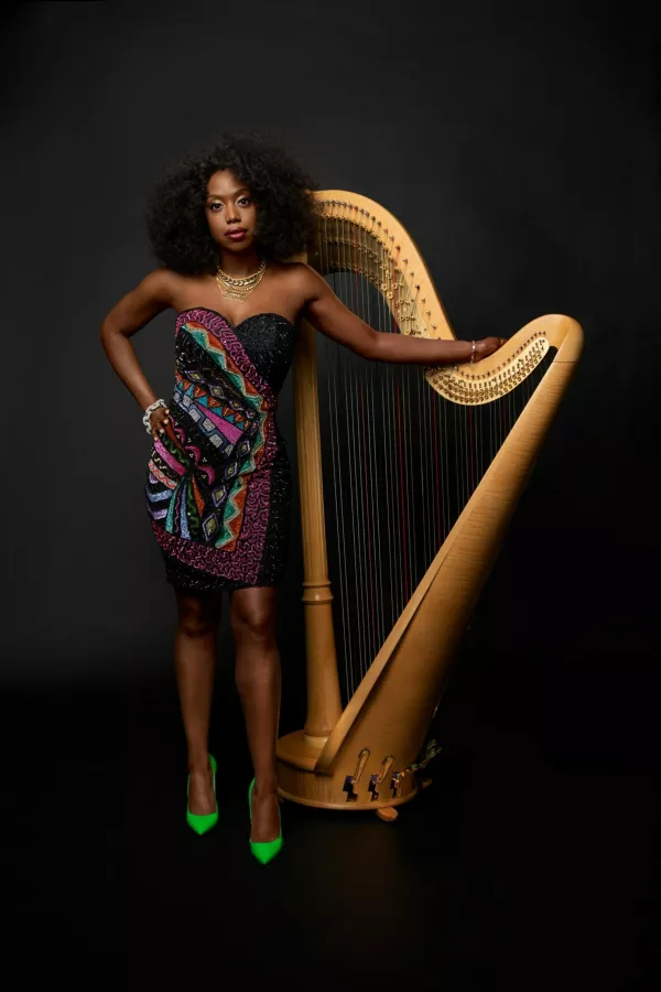 Nujnost kritike skozi glasbo