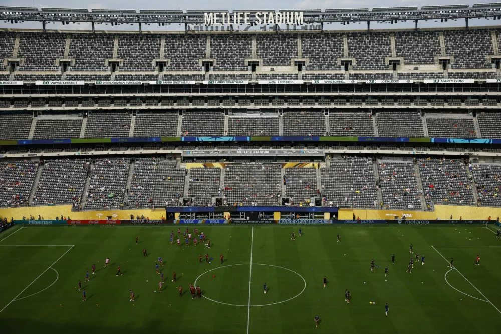 Prazni stadioni, nevihte, strele in peklenska vročina