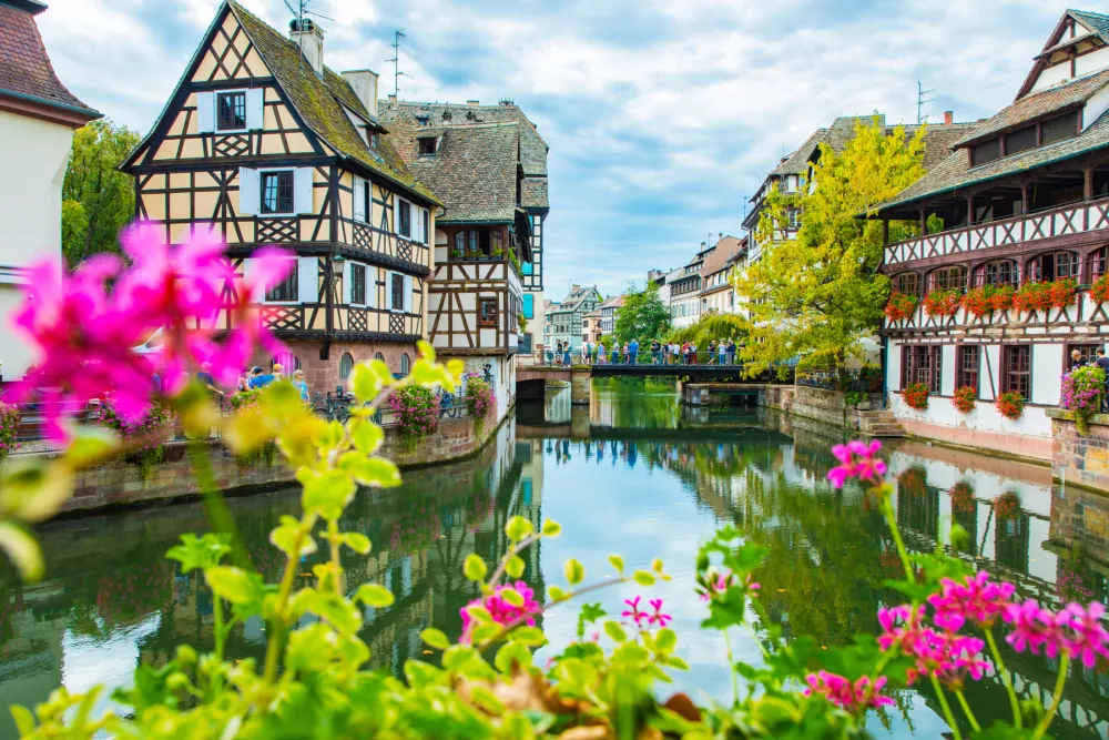 Strasbourg. Težko si je danes predstavljati, da se je kaj takega zgodilo na prelepih ulicah mesta. / Foto: Istock