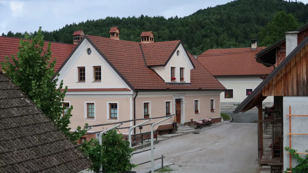 Domačija Pr Markotovih v Selščku (Nad Cerknico), Notranjska hiša, Nataša Mele, obnovljena domačija, priznanje Šole prenove / Foto: Nataša Bucik Ozebek