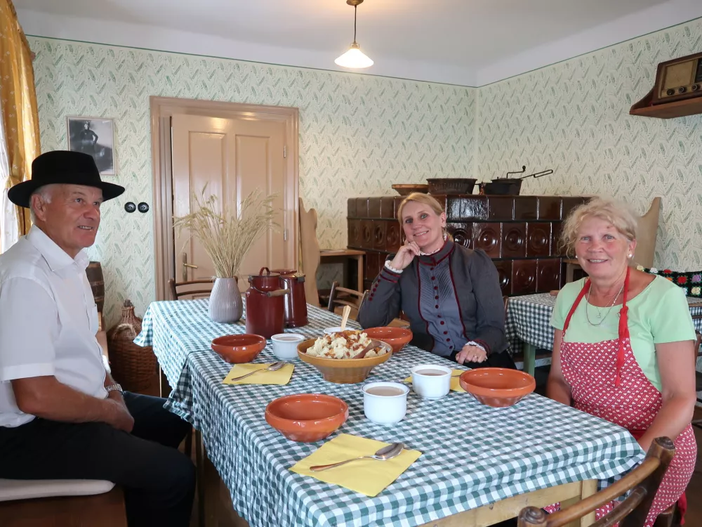 Domačija Pr Markotovih v Selščku (Nad Cerknico), Notranjska hiša, Nataša Mele, obnovljena domačija, priznanje Šole prenove / Foto: Nataša Bucik Ozebek
