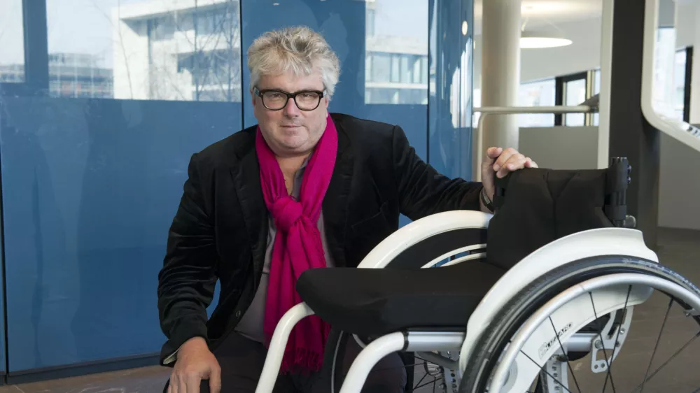 (GERMANY OUT) Firma OttoBock, Prothesen- und Rollstuhlhersteller, Geschäftsführer Hans Georg Näder mit einem Rollstuhl im Science Center in Berlin (Photo by aslu/ullstein bild via Getty Images) / Foto: Ullstein Bild