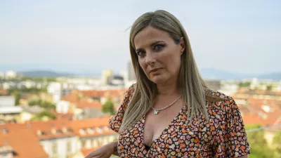 - 20.06.2023 – Irena Svetek, pisateljica in scenaristka televizijskih serij  //FOTO: Nik Erik Neubauer / Foto: Nik Erik Neubauer