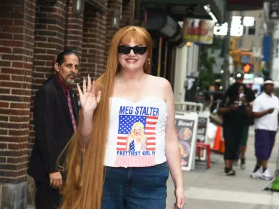 Megan Stalter tudi pri legendarnem Stephenu Colbertu. / Foto: Profimedia