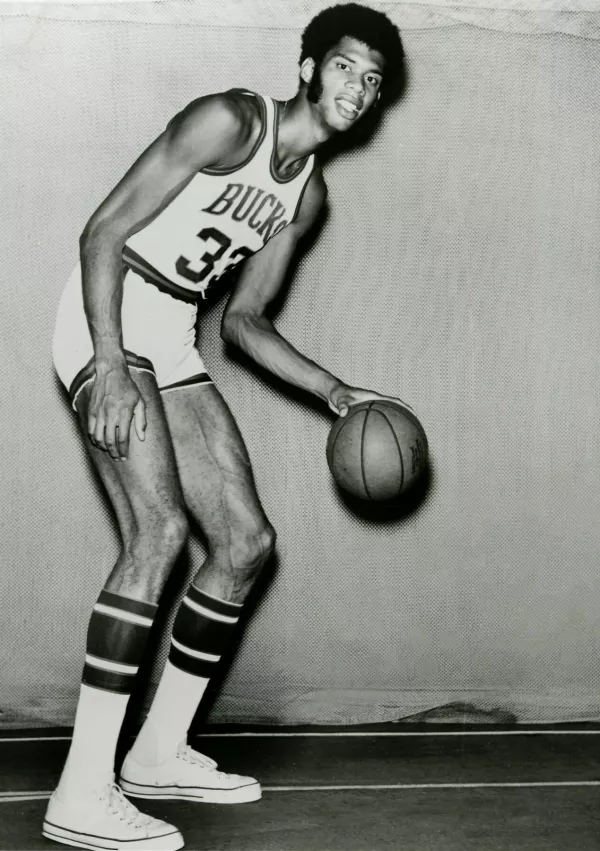 Kareem Abdul Jabbar v mladih letih, ko mu je bilo ime Lew Alcindor. / Foto: Profimedia