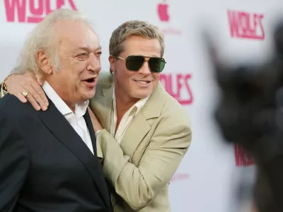 Zlatko Burić in Brad Pitt septembra lani na premieri filma Wolfs (Volkovi). / Foto: Nina Prommer via Profimedia