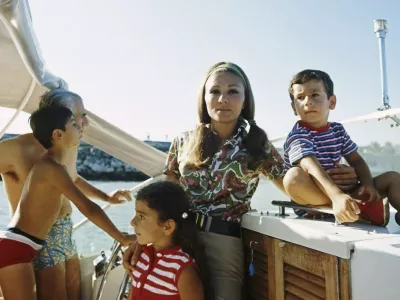 Pred islamsko revolucijo leta 1979 so iranske ženske, zlasti v urbanih središčih, kot je Teheran, uživale precejšnjo svobodo pri izbiri oblačil. Foto: youtube