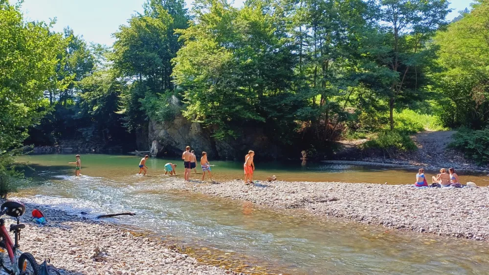Za slovo od šolskega leta skok v Soro