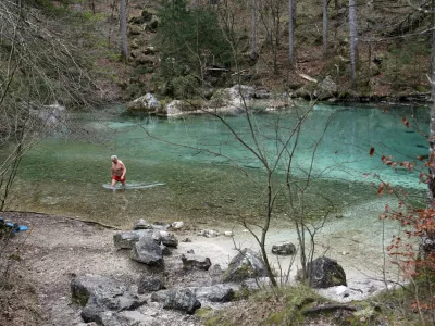 izvir Kamniške Bistrice, kopalec- 23.02.2023 – Planinski Dom v Kamniški Bistrici, obnova planinske koče v lastništvu agrarne skupnosti "Meščanska korporacija Kamnik", ki stoji tik poleg izvira Kamniška Bistrica //FOTO: Tomaž Skale