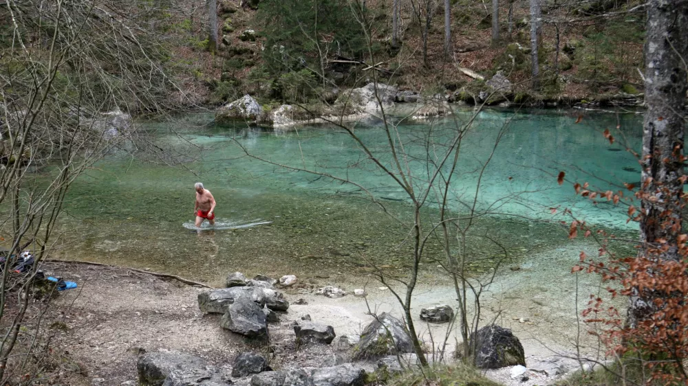 izvir Kamniške Bistrice, kopalec- 23.02.2023 – Planinski Dom v Kamniški Bistrici, obnova planinske koče v lastništvu agrarne skupnosti "Meščanska korporacija Kamnik", ki stoji tik poleg izvira Kamniška Bistrica //FOTO: Tomaž Skale