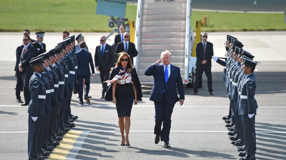 03 June 2019, England, Stansted Mountfitchet: US President Donald Trump (R) and US First Lady Melania Trump arrive at Stansted Airport in Essex, aboard Air Force One, for the start of a three-day state visit to the UK. Photo: Joe Giddens/PA Wire/dpa