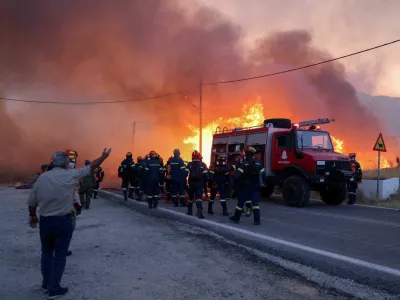 Firemen work to extinguish a wildfire, fanned by strong winds, which led to evacuation messages for villages, near the village of Karyes on Chios island, Greece, June 22, 2025. REUTERS/Konstantinos Anagnostou   TPX IMAGES OF THE DAY