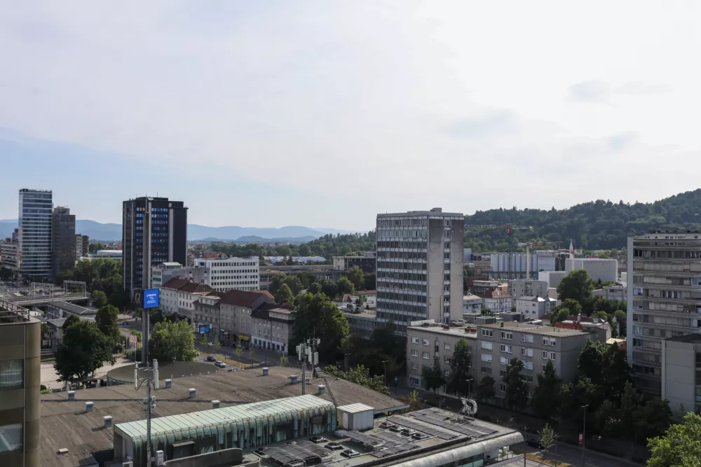 Nekoč salon pohištva, zdaj Hiša Evropske unije