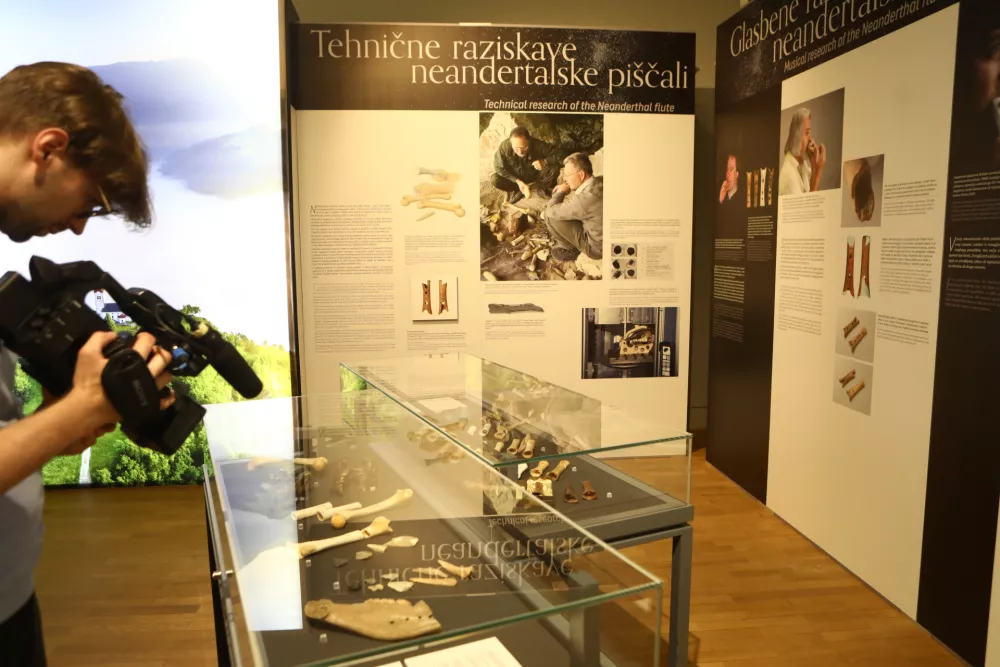 Velika razstava o majhni piščali