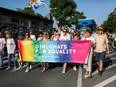 - LGBT skupnost, Britanska ambasada,- 14.06.2025. - Parada ponosa 2025.//Foto: Bojan Velikonja