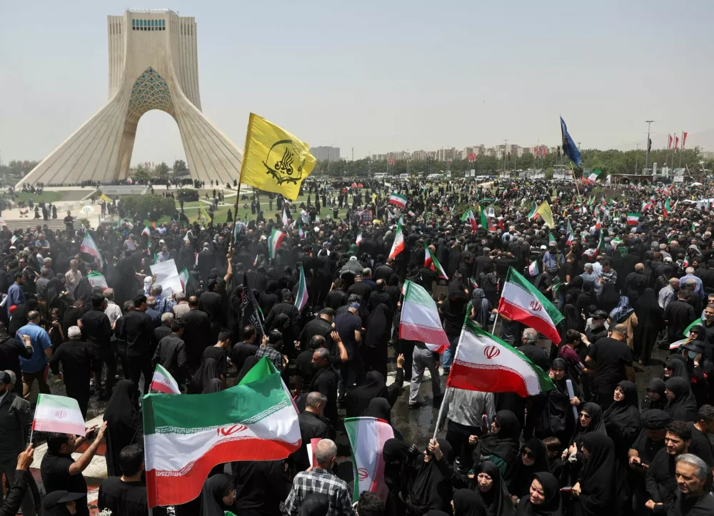 People attend the funeral procession of Iranian military commanders, nuclear scientists and others killed in Israeli strikes, in Tehran, Iran, June 28, 2025. Majid Asgaripour/WANA (West Asia News Agency) via REUTERS  ATTENTION EDITORS - THIS PICTURE WAS PROVIDED BY A THIRD PARTY