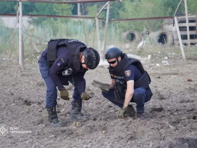 Emergency deminers collect remains of a missile after Russian drone and missile strikes, amid Russia's attack on Ukraine, in the town of Smila, Cherkasy region, Ukraine June 29, 2025. Press service of the State Emergency Service of Ukraine in Cherkasy region/Handout via REUTERS ATTENTION EDITORS - THIS IMAGE HAS BEEN SUPPLIED BY A THIRD PARTY. DO NOT OBSCURE LOGO.