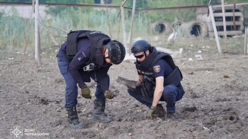 Emergency deminers collect remains of a missile after Russian drone and missile strikes, amid Russia's attack on Ukraine, in the town of Smila, Cherkasy region, Ukraine June 29, 2025. Press service of the State Emergency Service of Ukraine in Cherkasy region/Handout via REUTERS ATTENTION EDITORS - THIS IMAGE HAS BEEN SUPPLIED BY A THIRD PARTY. DO NOT OBSCURE LOGO.