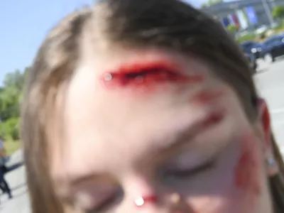 E - SKIROSKIRO SIMBOLIČNA FOTOGRAFIJAvarnost v prometu električni skiroprometna nesrečasmrt v prometupromettrčenjetrknasiljepoškodbe glavepoškodbaranakrinasilje nad ženskami14.05.2025 Novinarska konferenca: " Varno z e-skirojem "FOTO: Nik Erik Neubauer