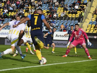 Aljoša MatkoAžbe Jug18.09.2024 Prva slovenska nogometna liga, Prva liga Telemach: PLT, Celje - Maribor, zaostala tekma 2. kroga FOTO: Nik Erik Neubauer