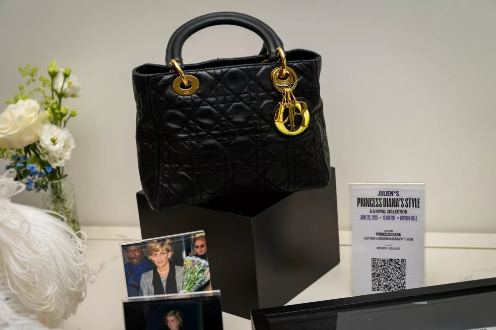 Image: 1006709364, License: Rights-managed, Restrictions: Usage restrictions: Advertising and promotion,Commercial electronic,Consumer goods,Direct mail and brochures,Indoor display,Internal business usage,Personal use, Model Release: no