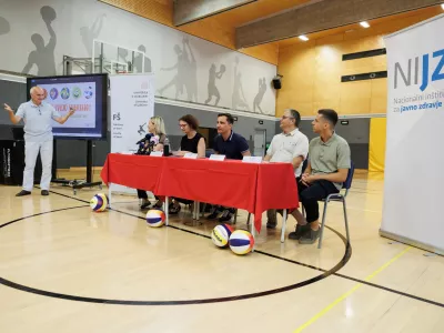 Ljubljana, Fakulteta za sport.Novinarska konferenca NIJZ in ministrstva za zdravje o uzivanju energijskih pijac med mladostniki ter predstavitev najnovejsih podatkov, strokovnih opozoril in ukrepov za zascito zdravja otrok in mladih.