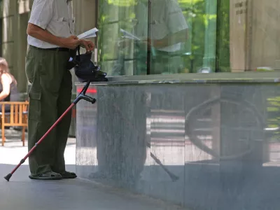 - Ilustrativna fotografija,starejši občani, upokojenci, pokojnina, pokojninska reforma//FOTO: Luka CjuhaOPOMBA: ZA OBJAVO V ČASOPISU DNEVNIK