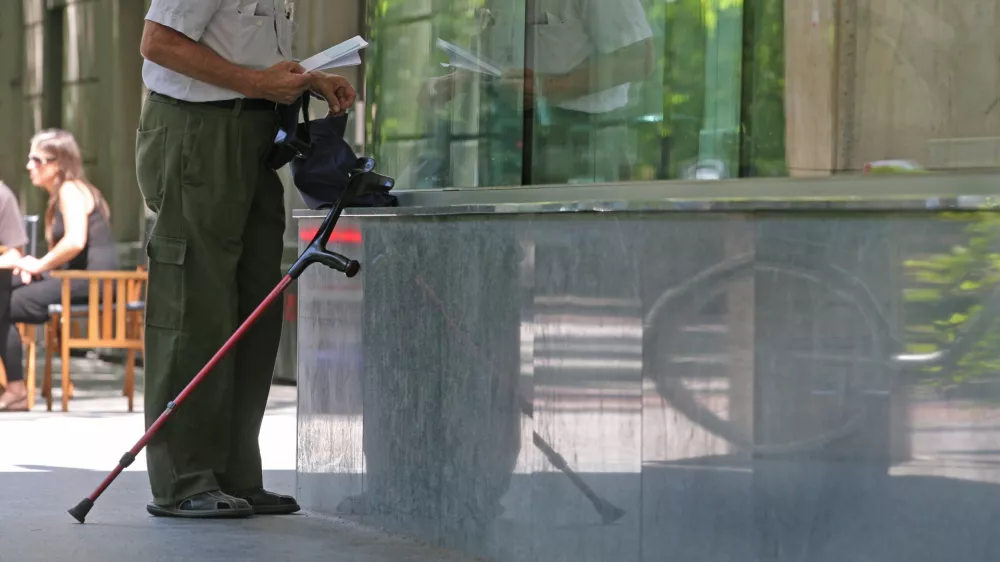 - Ilustrativna fotografija,starejši občani, upokojenci, pokojnina, pokojninska reforma//FOTO: Luka CjuhaOPOMBA: ZA OBJAVO V ČASOPISU DNEVNIK