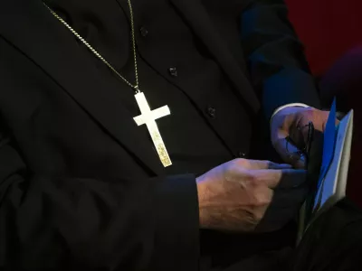 Nekdanji duhovnik Anton Kmet ne bo sedel na zatožno klop zaradi domnevne spolne zlorabe mladoletne osebe. 