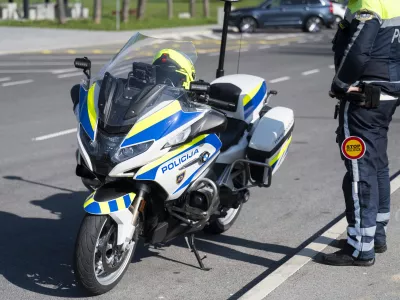 prometni nadzorpolicija - simbolična fotografijaprometna policijavarnost v prometupolicija na motorjihmotoristična policijaprehitri voznikiavtocestna policija08.04.2025 Policijski nadzor, počivališče PovodjeFOTO: Nik Erik Neubauer