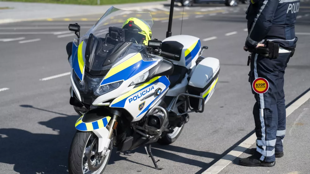 prometni nadzorpolicija - simbolična fotografijaprometna policijavarnost v prometupolicija na motorjihmotoristična policijaprehitri voznikiavtocestna policija08.04.2025 Policijski nadzor, počivališče PovodjeFOTO: Nik Erik Neubauer
