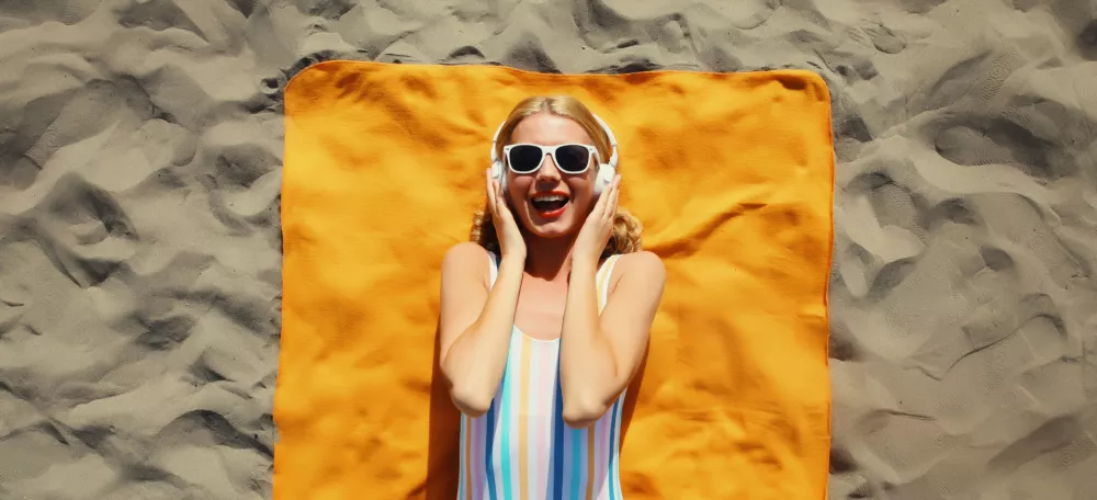 Ko imamo slušalke na glavi, je to signal, da želimo biti sami s sabo. / Foto: Istock