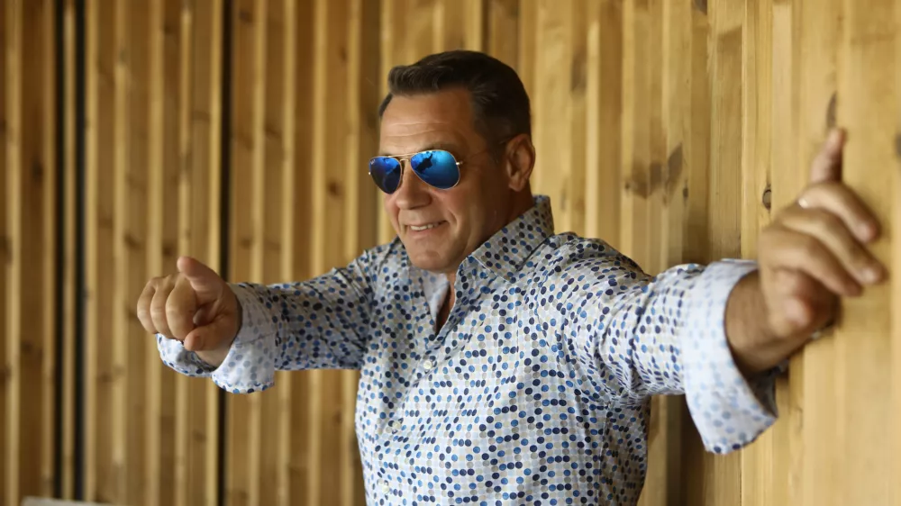 Marko Vozelj si je moral po odhodu iz skupine Čuki ustvariti svoj krog poslušalcev, kar mu je nedvomno uspelo. / Foto: Luka Cjuha