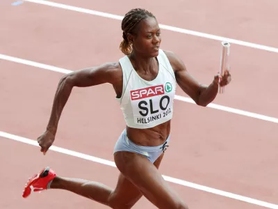 52 year-old Jamaican-born Merlene Ottey runs for Slovenia in the Women's 4x100 meter Relay heat at the European Athletics Championships in Helsinki, Finland, Saturday, June 30, 2012. (AP Photo/Michael Probst) / Foto: Michael Probst