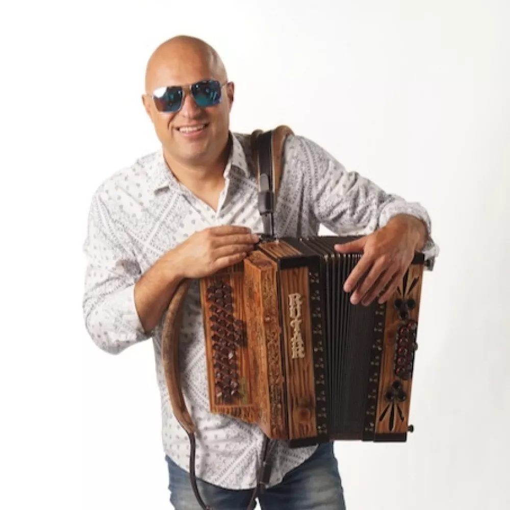 Boštjan Konečnik naredil največjo in najmanjšo frajtonarico na svetu