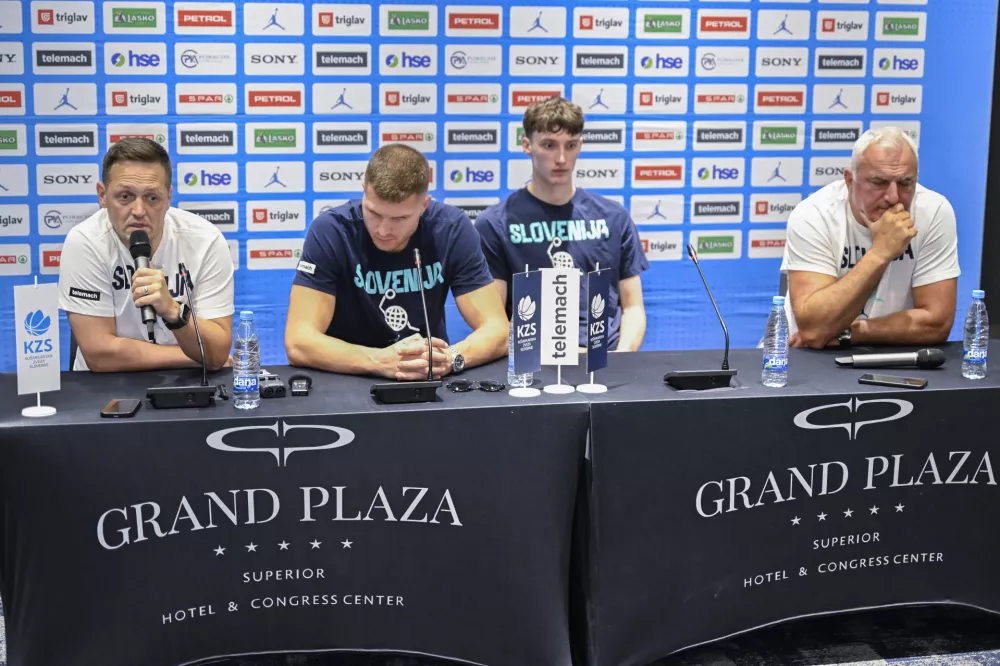 Aleksander Sekulić, Saša Dončić, Mark Padjen in Edo Murić na novinarski konferenci pred odhodom v Katovice na evropsko prvenstvo. / Foto: Nik Erik Neubauer