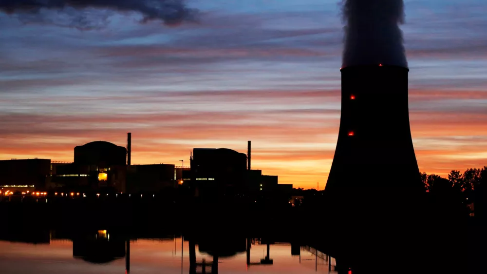 Cooling towers at the Golfech nuclear plant are pictured during sunset on the edge of the Garonne river between Agen and Toulouse, France, September 26, 2017. REUTERS/Regis Duvignau   TPX IMAGES OF THE DAY - RC1C17E00510