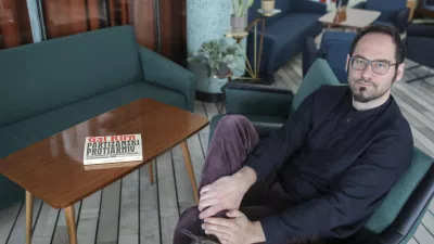 - 21.04.2022 – dr. Gal Kirn, politični in kulturni teoretik – avtor knjige Partizanski Protiarhiv: umetniški in spominski prelomi jugoslovanskega NOB //FOTO: Jaka Gasar / Foto: Jaka Gasar