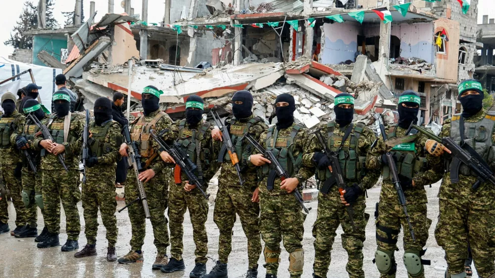 FILE PHOTO: Palestinian Hamas militants stand guard on the day of the handover of hostages held in Gaza since the deadly October 7 2023 attack, as part of a ceasefire and a hostages-prisoners swap deal between Hamas and Israel, in Rafah in the southern Gaza Strip, February 22, 2025. REUTERS/Hatem Khaled/File Photo