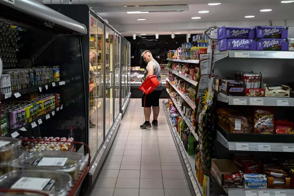 Trgovina atlasnakupovanježivilahranatrgovinetrgovcikošarica25.06.2025 - Nakupovanje ob nedeljah in praznikih, odprte trgovine. FOTO: Nik Erik Neubauer