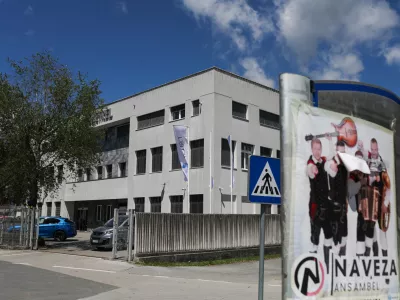 Še (pre)nizka cena delnic horjulskega podjetja, nekdanja župana jih kopičita